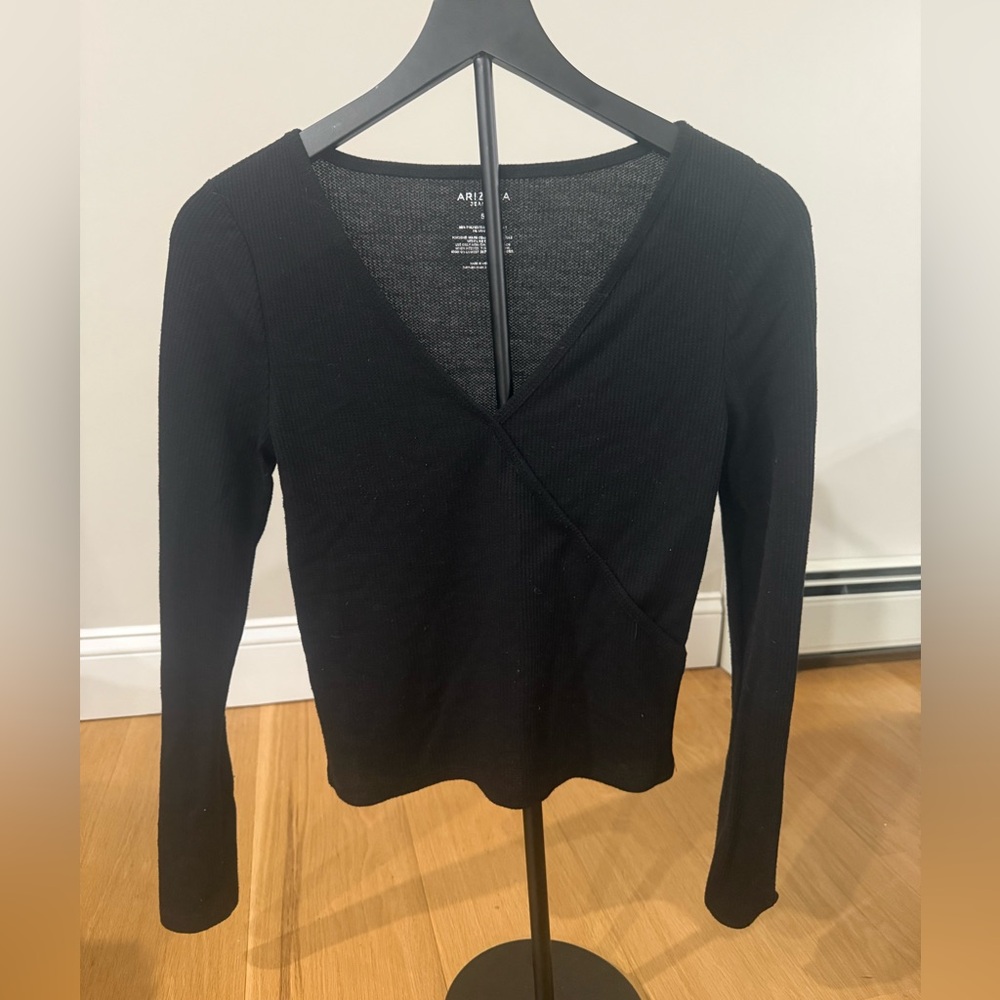 Aritzia Black Long Sleeve V-Neck Top